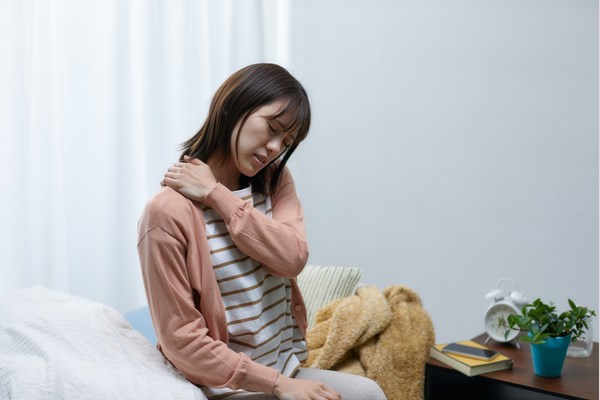Shoulder pain, lightheadedness, and fatigue can be symptoms of women's heart health issues